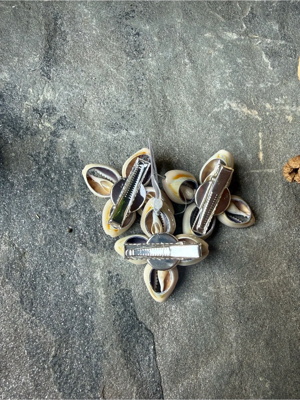 New🌟Free People-Shell Cluster Hair Clips - Cowrie Shell Design